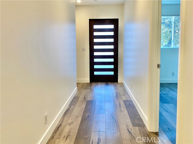 Detail Gallery Image 10 of 38 For 7327 Kester Ave #3,  Van Nuys,  CA 91405 - 4 Beds | 3/1 Baths