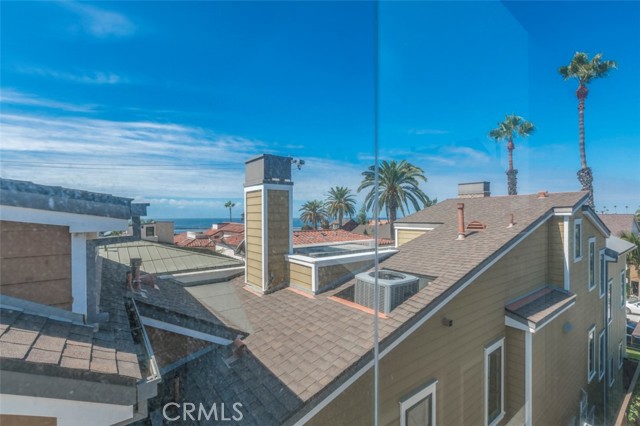 214 1/2 Marguerite Avenue, Corona del Mar CA: https://media.crmls.org/medias/cbe65845-4267-49f2-a8c0-e4aea3136f1d.jpg