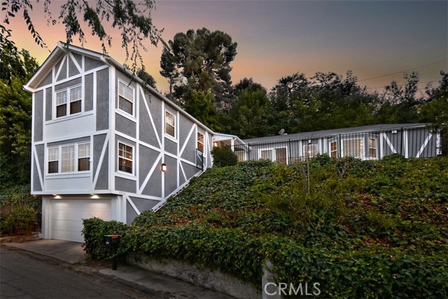 3753 Berry Drive, Studio City CA: https://media.crmls.org/medias/cbe7801c-c6e3-4026-a397-5ec6cb4ba00d.jpg