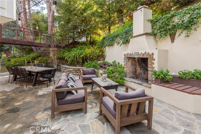 Detail Gallery Image 25 of 30 For 2445 Banyan Dr, Los Angeles,  CA 90049 - 4 Beds | 4/1 Baths