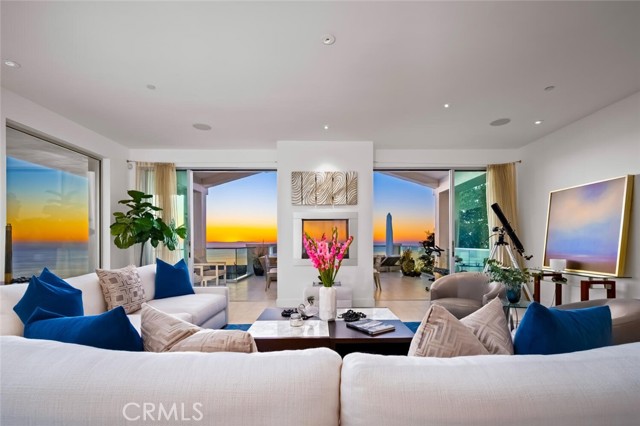 Detail Gallery Image 8 of 45 For 2300 Crestview, Laguna Beach,  CA 92651 - 4 Beds | 4/1 Baths