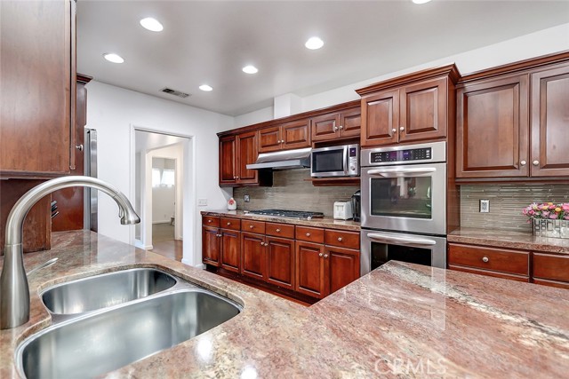 527 24th Street, Manhattan Beach, California 90266, 4 Bedrooms Bedrooms, ,2 BathroomsBathrooms,Residential,Sold,24th,SB23090916