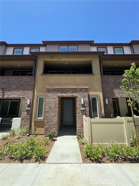 1440 stratus Drive, Pomona CA: https://media.crmls.org/medias/cbe9d9dd-75f1-48e2-be0b-f01cc0f450c2.jpg