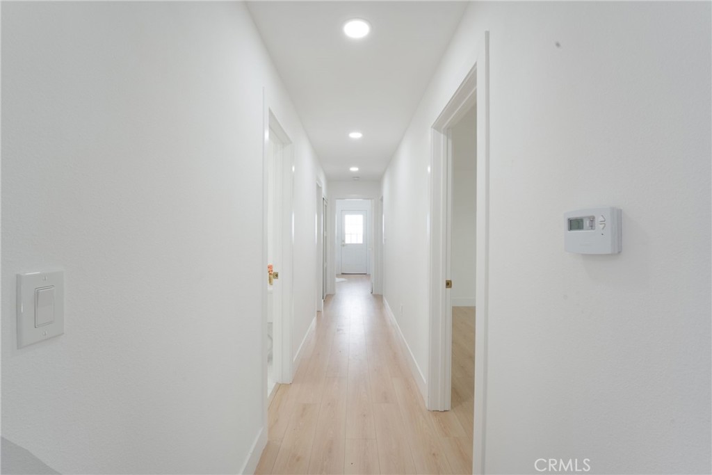 https://media.crmls.org/medias/cbea2002-0dc7-4630-b360-385f7d8d88d8.jpg?preset=X-Large