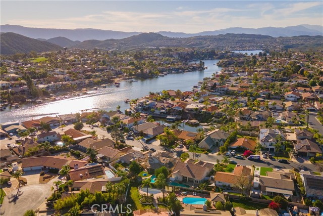 Detail Gallery Image 11 of 58 For 30205 Channel Way, Canyon Lake,  CA 92587 - 3 Beds | 2 Baths