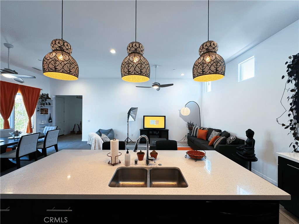 https://media.crmls.org/medias/cbebe750-52b3-4daf-8da8-e5cc2f9a7188.jpg?preset=X-Large