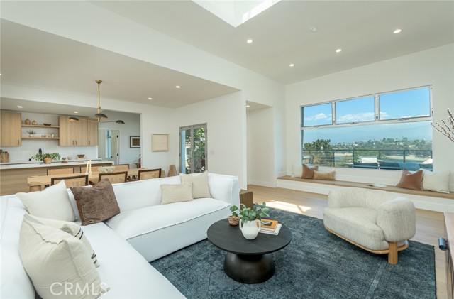 Detail Gallery Image 14 of 71 For 2023 Kenilworth Ave, Los Angeles,  CA 90039 - 3 Beds | 2 Baths