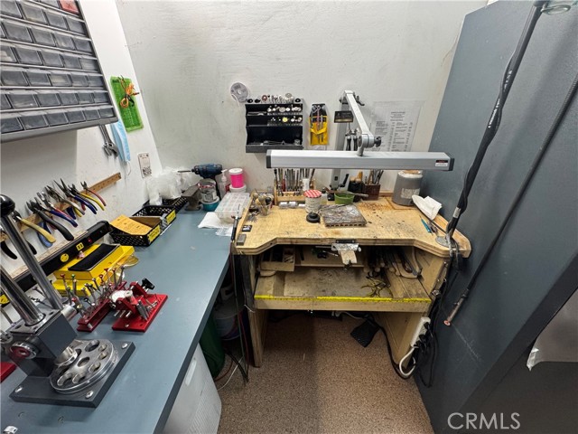 217 Stonewood Street, Downey CA: https://media.crmls.org/medias/cbeca09d-6733-4553-8e05-860f6597a496.jpg