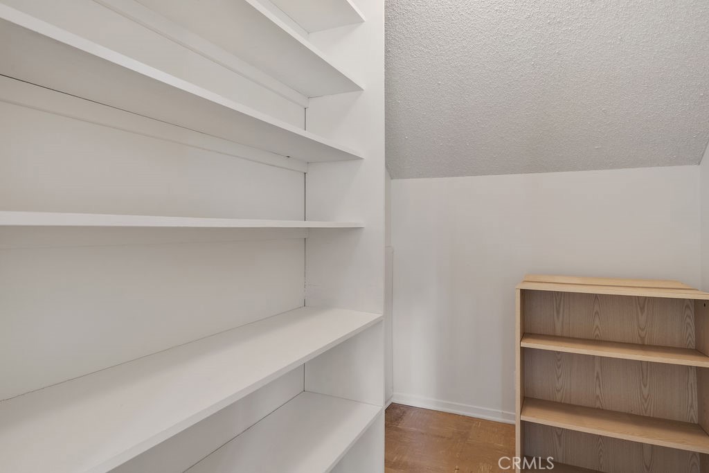 https://media.crmls.org/medias/cbecc065-14c0-41a7-b438-b2d6258de1f6.jpg?preset=X-Large