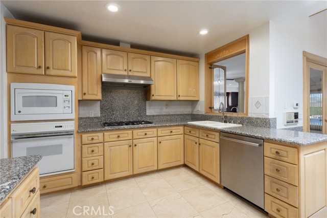 18825 Felbar Avenue, Torrance CA: https://media.crmls.org/medias/cbed73c3-8a40-4fb9-9619-85295ec06517.jpg