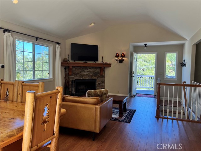 28833 Manitoba Drive, Lake Arrowhead CA: https://media.crmls.org/medias/cbeeba18-f2c7-48ee-b155-3494ade7ce1c.jpg