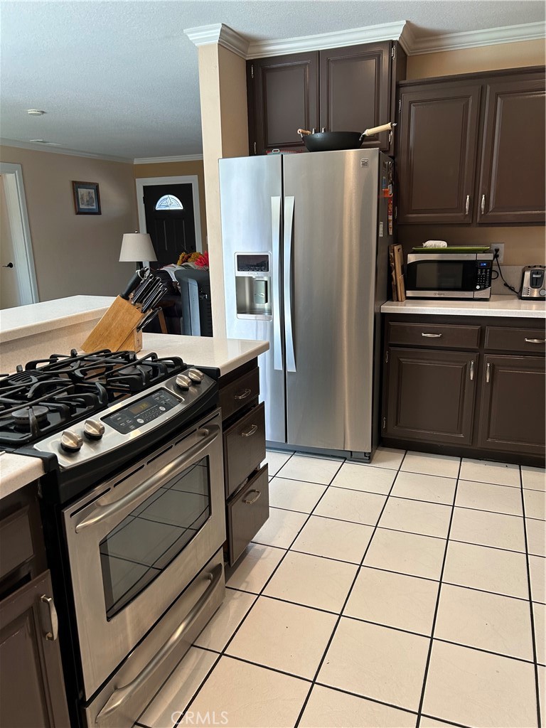 https://media.crmls.org/medias/cbf0f97d-f6ae-4edf-8378-b1f6bd5815dd.jpg?preset=X-Large