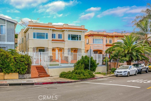 Detail Gallery Image 2 of 17 For 212 S Hoover St, Los Angeles,  CA 90004 - 2 Beds | 1 Baths