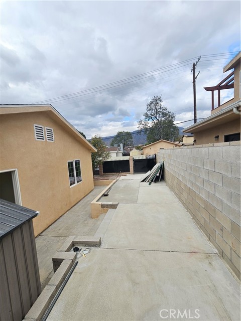 10558 Langmuir Avenue, Sunland CA: https://media.crmls.org/medias/cbf19551-395f-4453-88c7-0edf5bef9cc7.jpg