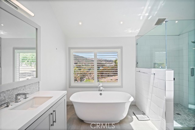 1 New Haven, Laguna Niguel CA: https://media.crmls.org/medias/cbf2a270-caea-4d58-984c-fe4575ff8725.jpg