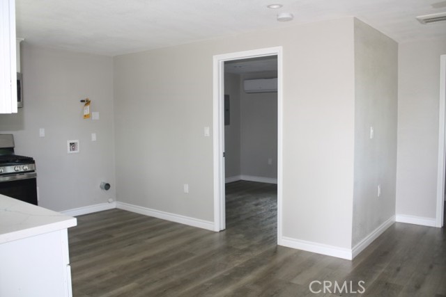 15814 Septo Street, North Hills CA: https://media.crmls.org/medias/cbf39b79-e062-440a-adfe-875059dcec83.jpg