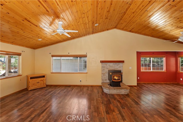 Detail Gallery Image 7 of 44 For 518 E Fairway Bld, Big Bear City,  CA 92314 - 3 Beds | 2 Baths