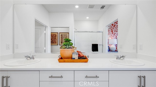 Detail Gallery Image 15 of 21 For 65199 Avenida De Nuves, Desert Hot Springs,  CA 92240 - 5 Beds | 3 Baths