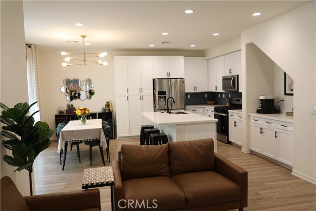 Detail Gallery Image 5 of 20 For 16064 Jamie Ln #3,  Fontana,  CA 92336 - 4 Beds | 3 Baths