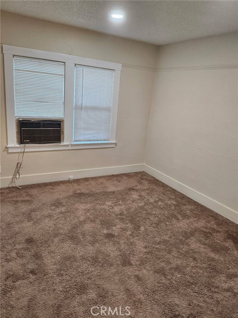Detail Gallery Image 9 of 17 For 4890 7th Ave, Sacramento,  CA 95820 - 2 Beds | 1 Baths