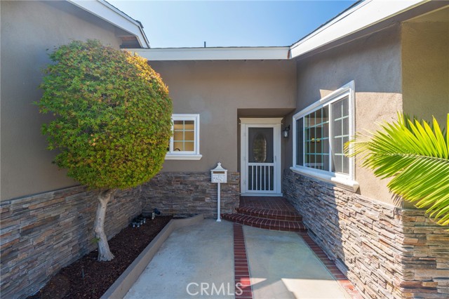 Detail Gallery Image 2 of 45 For 15871 Belfast Ln, Huntington Beach,  CA 92647 - 3 Beds | 2/1 Baths