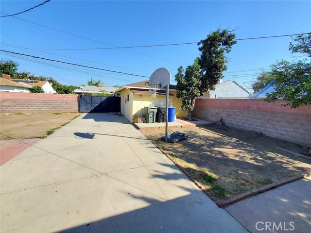 Detached garage