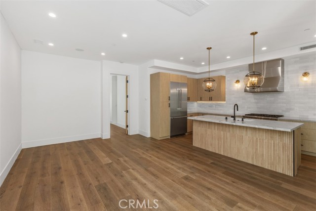 515 1/2 Jasmine, Corona del Mar CA: https://media.crmls.org/medias/cbf5515b-a568-4958-a2e9-80529ff561f1.jpg