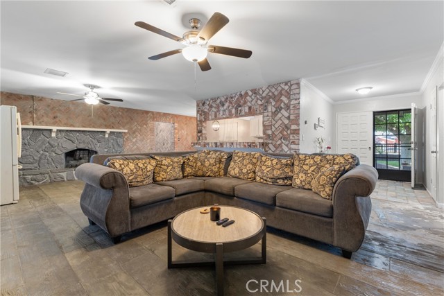 10004 E Avenue S10, Littlerock CA: https://media.crmls.org/medias/cbf6301e-4084-4392-87b2-f205d569b06a.jpg