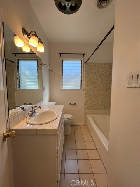 Detail Gallery Image 8 of 18 For 13627 Huston St, Sherman Oaks,  CA 91423 - 3 Beds | 2 Baths