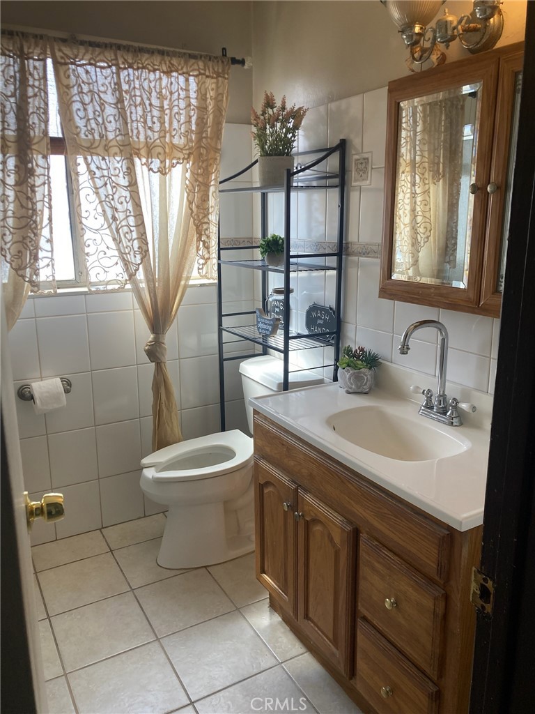 https://media.crmls.org/medias/cbf6c6ac-d52d-4c28-a6b6-b4eeac1a6f49.jpg?preset=X-Large