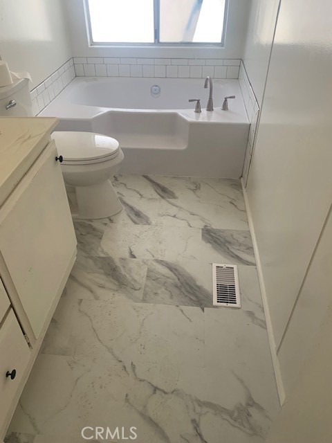 Detail Gallery Image 3 of 23 For 1300 W. Menlo Ave #70,  Riverside,  CA 92543 - 2 Beds | 2 Baths