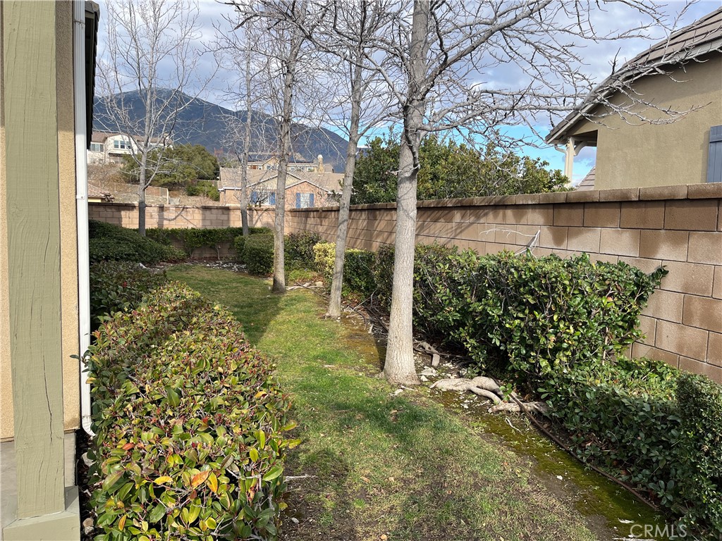 https://media.crmls.org/medias/cbf7a298-be4e-4496-b67e-db800025a754.jpg?preset=X-Large