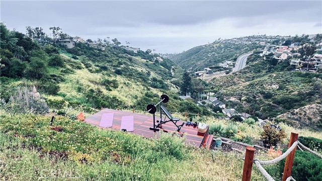 2516 Temple Hills Drive, Laguna Beach CA: https://media.crmls.org/medias/cbf976e1-e268-4164-a4fe-73e64c0f3dc1.jpg