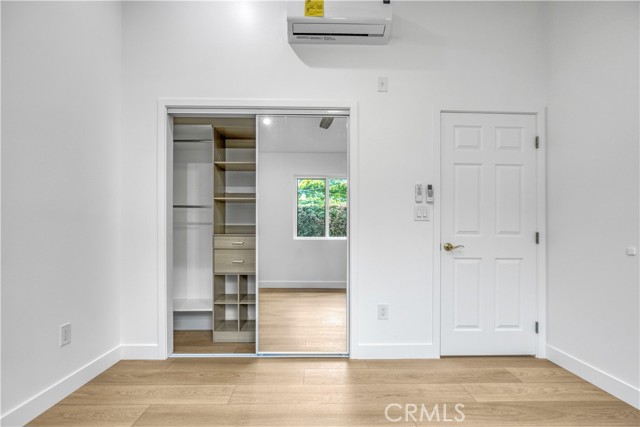 Image 7 of 13 For 18253 Kingsbury Street