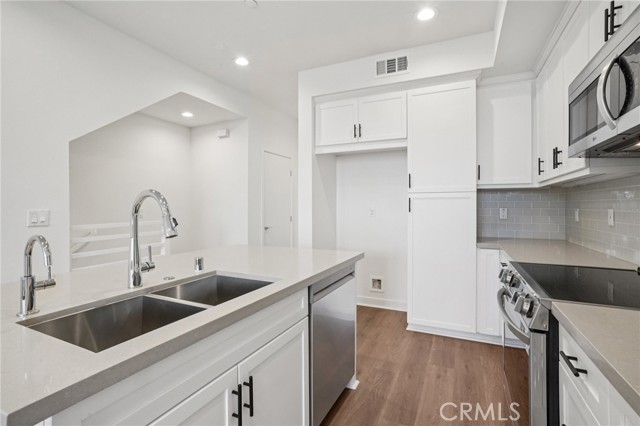 Detail Gallery Image 9 of 21 For 107 N First Ave, Upland,  CA 91786 - 3 Beds | 3 Baths