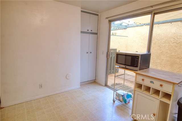 Detail Gallery Image 13 of 26 For 16739 Vanowen St #C,  Van Nuys,  CA 91406 - 2 Beds | 2 Baths