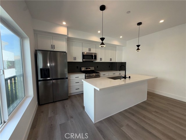 Detail Gallery Image 9 of 16 For 21721 Hart St, Canoga Park,  CA 91303 - 3 Beds | 2 Baths