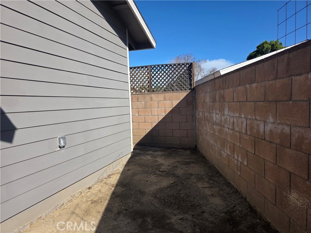 Detail Gallery Image 17 of 18 For 18138 Eccles, Northridge,  CA 91325 - 2 Beds | 2 Baths