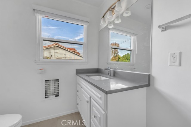 7758 Mason Avenue, Winnetka CA: https://media.crmls.org/medias/cbfca23e-8168-492e-8228-69fef83425e2.jpg