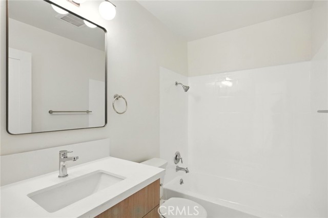 8601 International Avenue, Canoga Park CA: https://media.crmls.org/medias/cbfd44fd-4327-443c-85c9-70c5f5ac0d3d.jpg