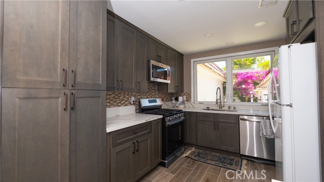 Detail Gallery Image 9 of 15 For 7 Satinwood Way, Irvine,  CA 92612 - 2 Beds | 2 Baths