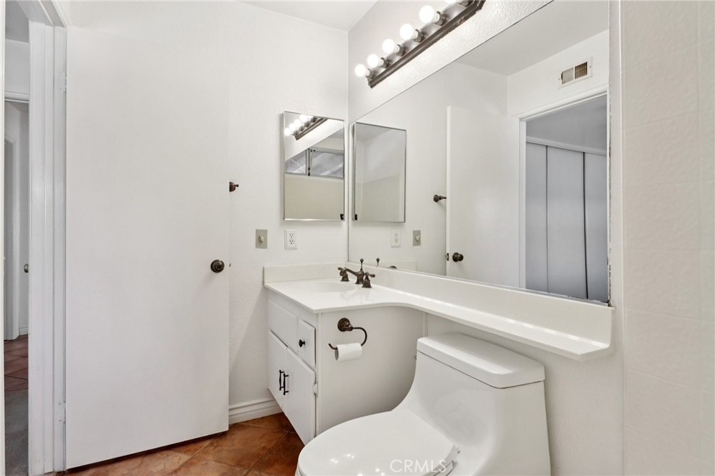 MLS #OC25190480 image #29