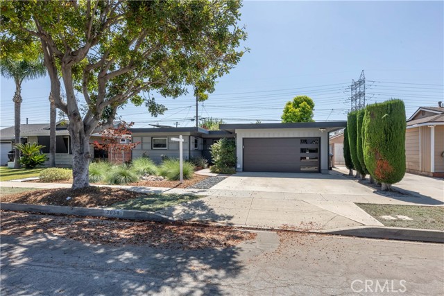 2054 Pattiz Avenue, Long Beach CA: https://media.crmls.org/medias/cbfe75bb-ce59-4440-9e26-5cdbca2dd5ba.jpg