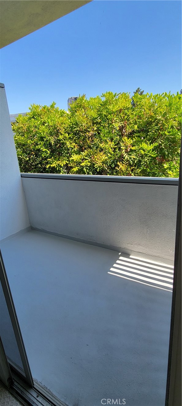 4251 W Sarah Street, Burbank CA: https://media.crmls.org/medias/cbfeed73-9dab-489d-a361-3d501356d27c.jpg