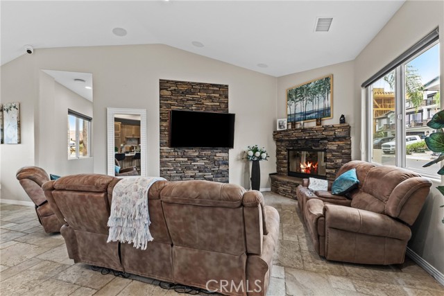 Detail Gallery Image 9 of 53 For 29710 Buggywhip Ct, Canyon Lake,  CA 92587 - 4 Beds | 3/1 Baths