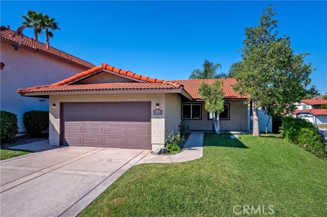 Detail Gallery Image 2 of 53 For 4755 Satin Bell Dr, Corona,  CA 92878 - 3 Beds | 2 Baths