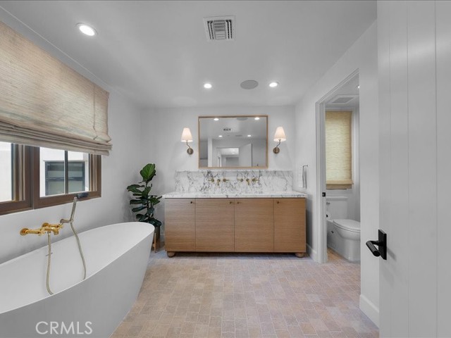 Detail Gallery Image 32 of 61 For 505 Bayview Dr, Manhattan Beach,  CA 90266 - 3 Beds | 3/1 Baths