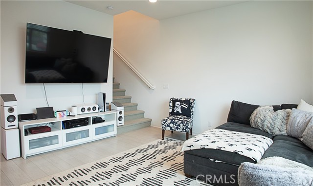Detail Gallery Image 10 of 17 For 15941 Bravery Ave, Chino,  CA 91708 - 3 Beds | 2/1 Baths