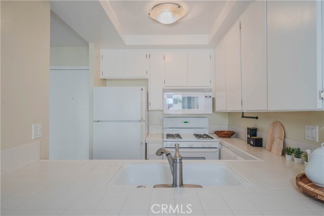 16872 Pacific Coast Highway, Huntington Beach CA: https://media.crmls.org/medias/cbffd78b-ac15-41f6-beeb-285810d8f356.jpg
