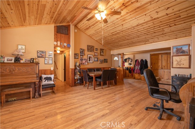 793 Knight Avenue, Big Bear Lake CA: https://media.crmls.org/medias/cc003980-c032-4f10-b184-d1682c236e5d.jpg